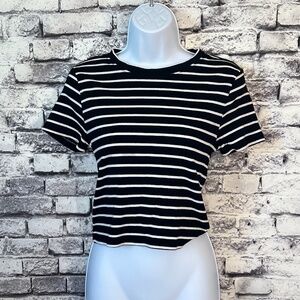 Divided Black and White Striped Cropped T-shirt Size L